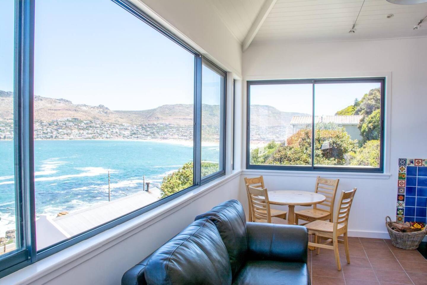 Modern Beach Apartment By Open Home Kalk Bay Bagian luar foto
